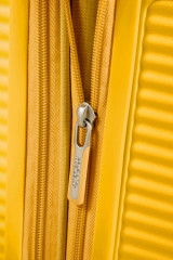 Střední cestovní kufr A.Tourister Soundbox Yellow č.9